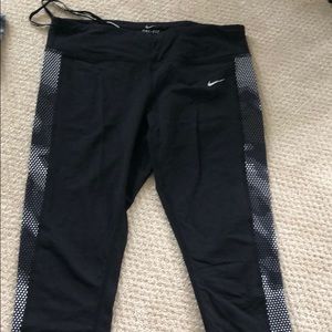 Nike dry fit Capri workout pants